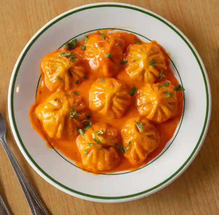 Tandoori Paneer Gravy Momos